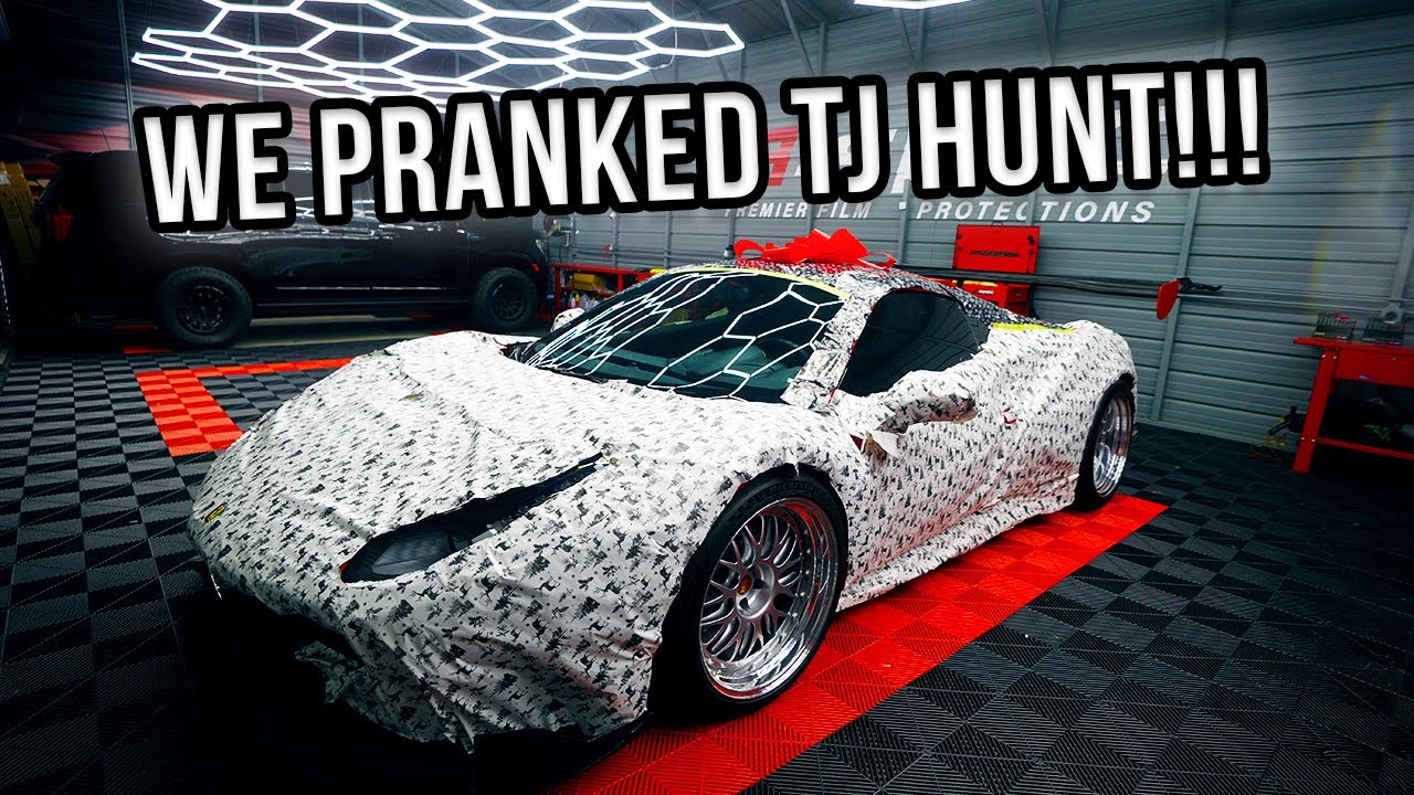 Ferrari Ти Джея Ханта полностью покрыто защитной пленкой &mdash; рождественская шутка
