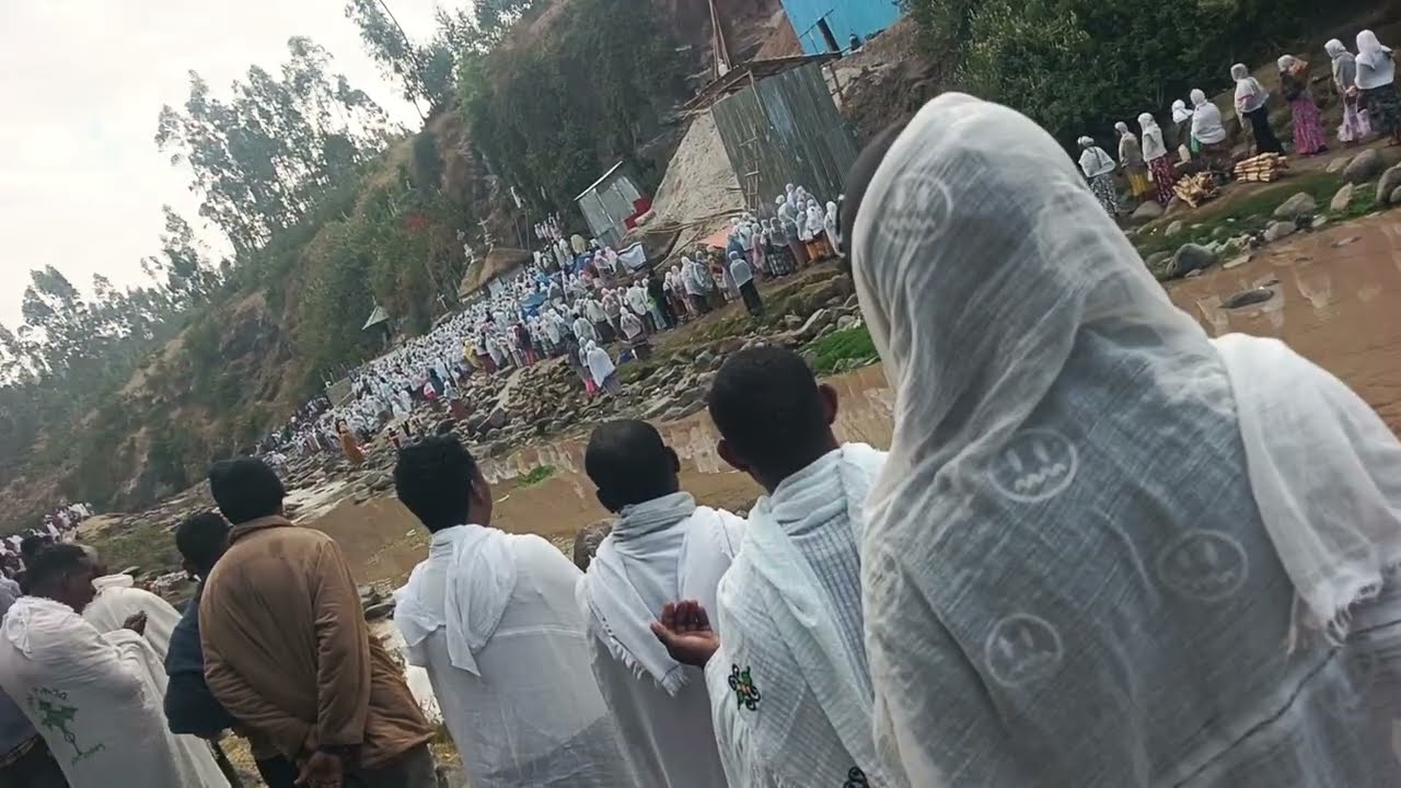 በአዲስ ኣበባ ፀበል - 49 አልፈህ ሚገኝው የልደታ ማርያም ፀበል በውስጡ ከ 10 በላይ ፀበል የያዘ ዋሻ በዙ ሠው እየፈወሰ ነውየካቲት 19 / 0 6 /2018