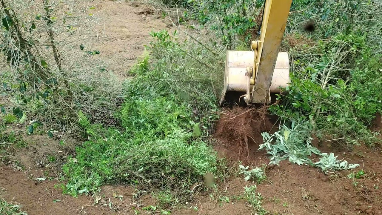 Escavadeira hidráulica.. ribanceira perigosa..