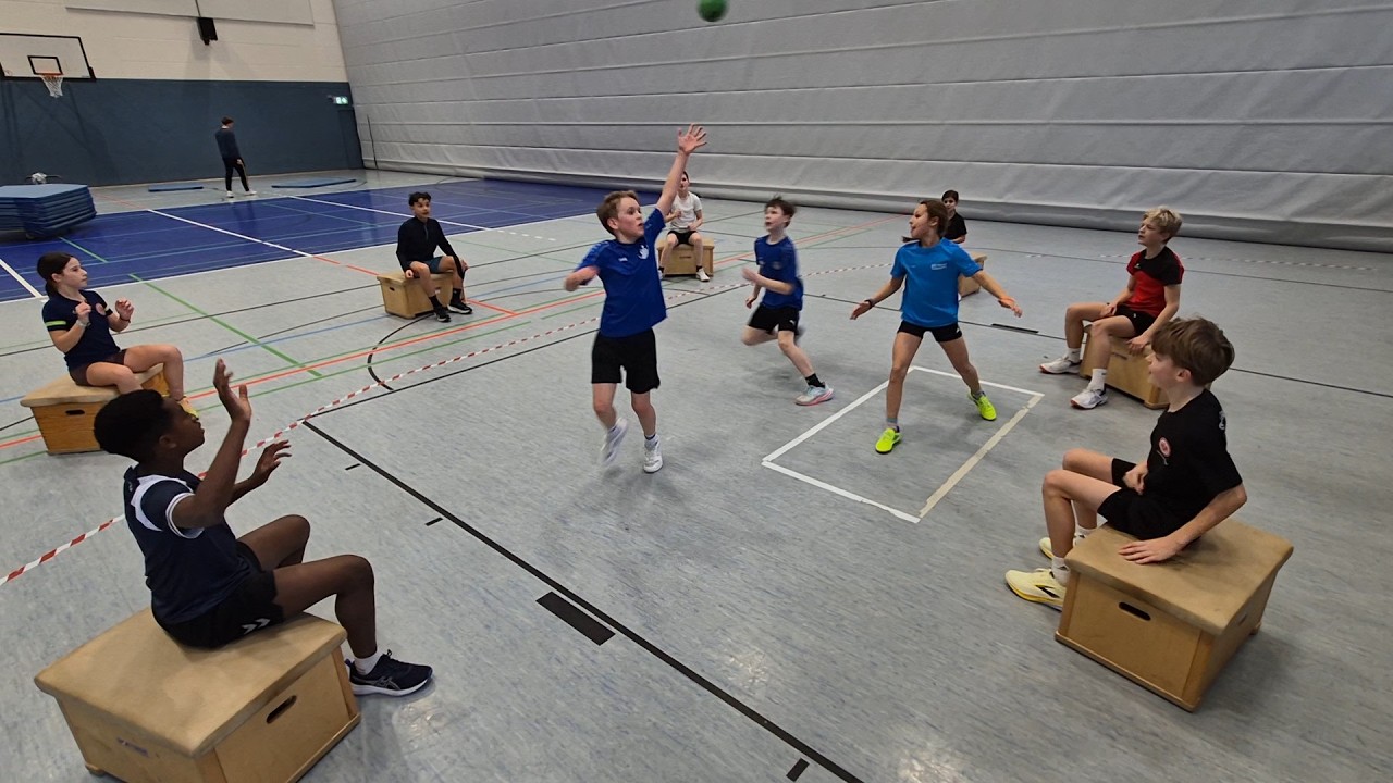 Spiel- und Übungsformen mit Handbällen