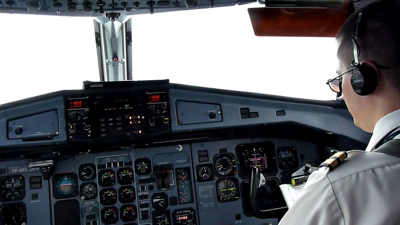 Landing in Bali ATR72-500