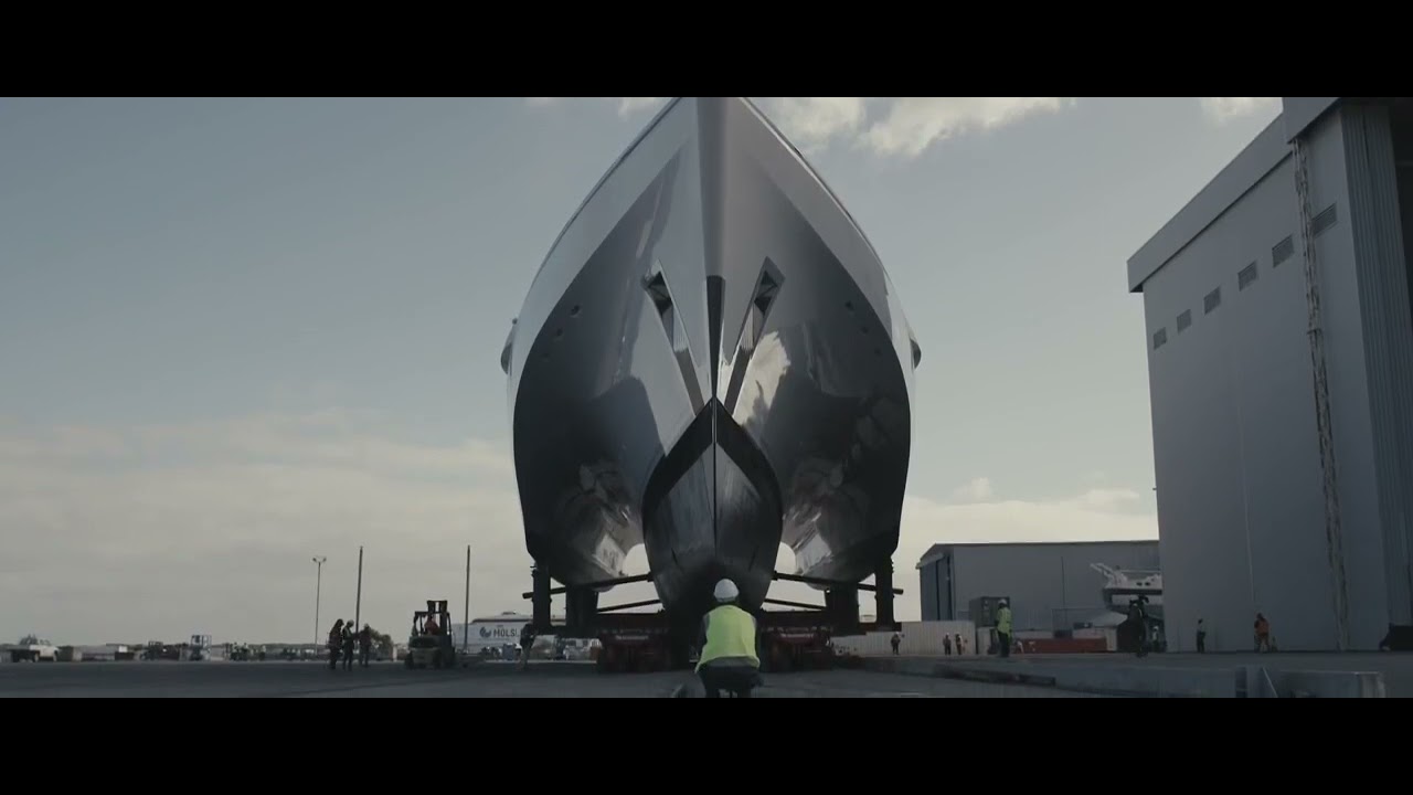 The world&rsquo;s Lagest Luxury Trimaran White Rabbit from Echo Yachts. The yacht leaves the dock