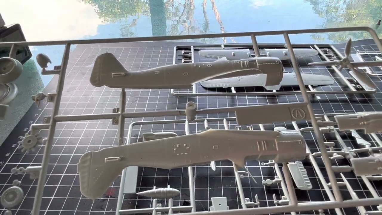 Unboxing the Academy 1:72 Focke-Wulf Wf190A