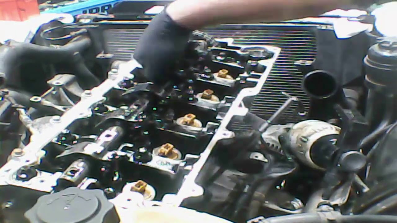 Land Rover Defender TD5 Cylinder head removal