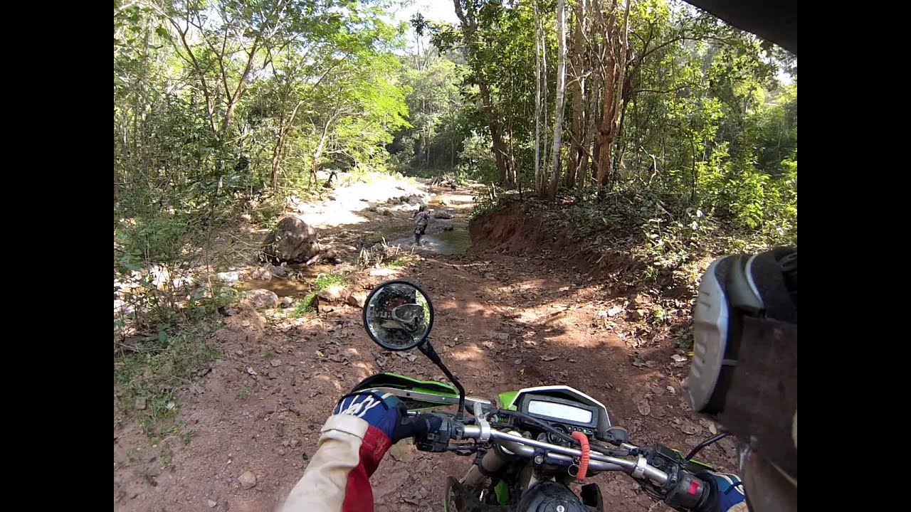 Kawasaki KLX 250 85 Wasserdurchfahrten auf 50 km Dschungelpfad. Part 3 Enduro Trip in Thailand