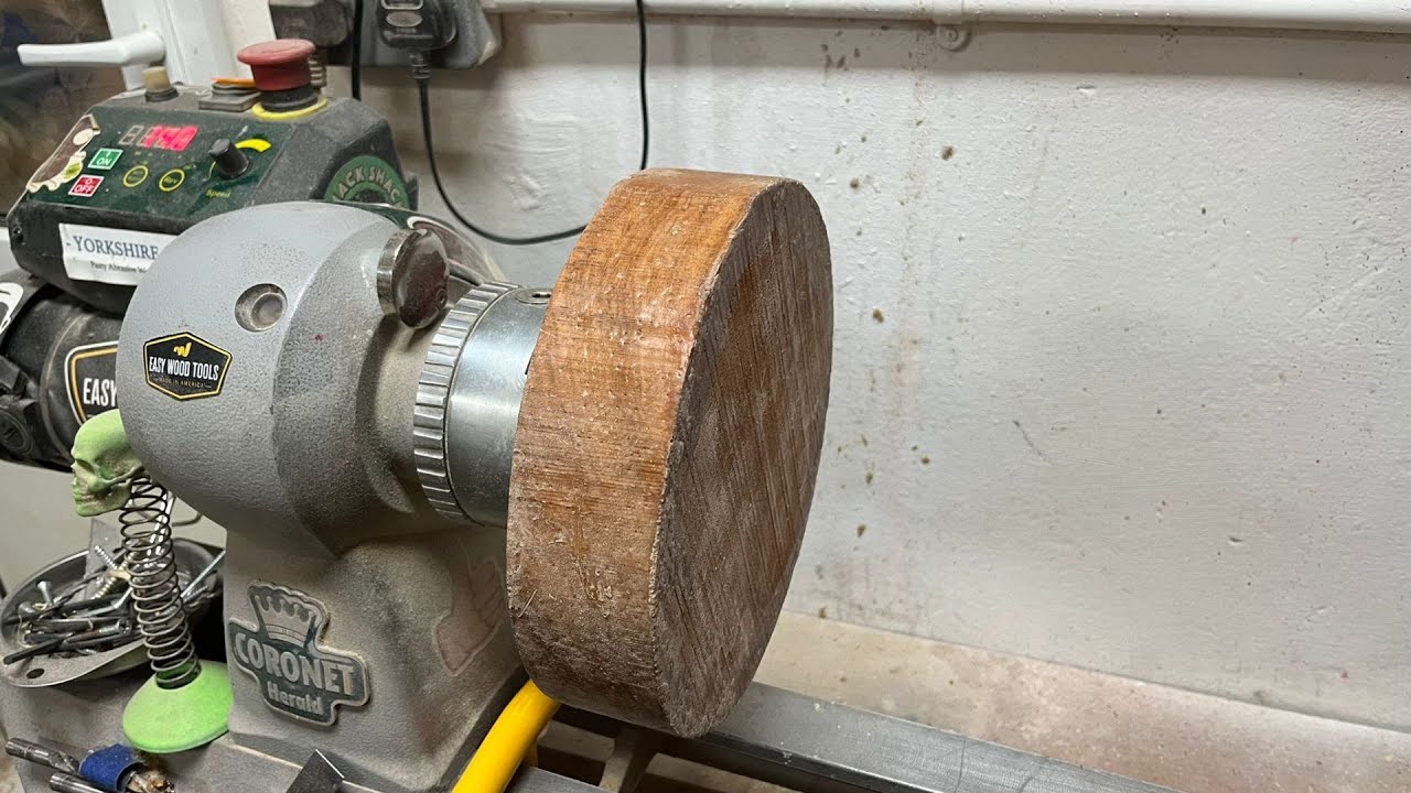 Tiger Wood Bowl with a Decorative Rim