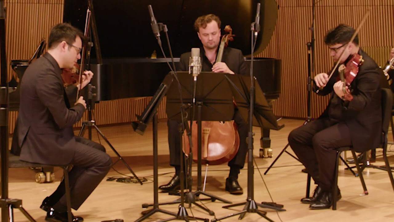 Exponential Ensemble performing Maré by Gabriella Smith