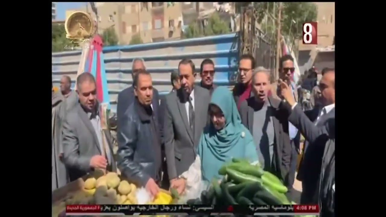 المحافظ يتفقد عددا من الاسواق للاطمئنان على الاسعار وجوده السلع . سوهاج