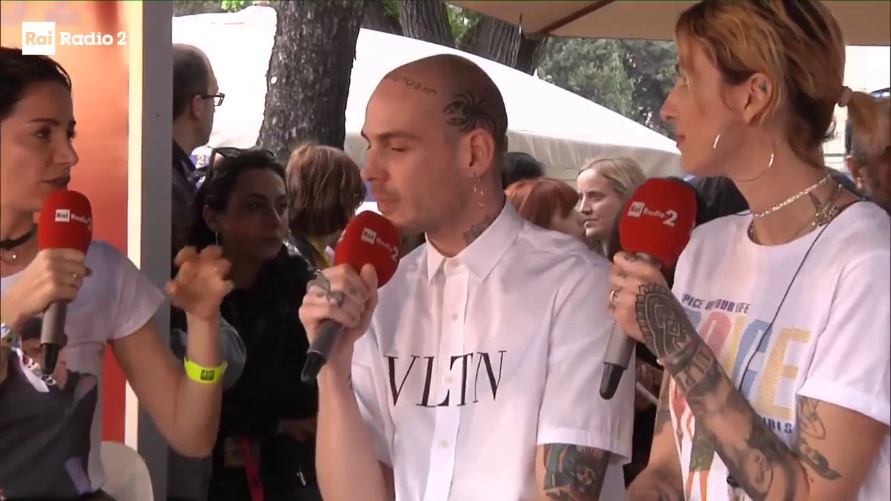 Intervista Gemitaiz Ema Stokholma nel backstage del Concerto del 1° maggio con Radio2