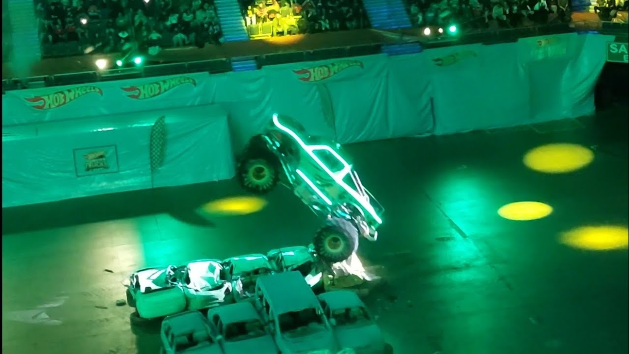 Hot Wheels Monster Trucks Glow Party Madrid 5-mar-23