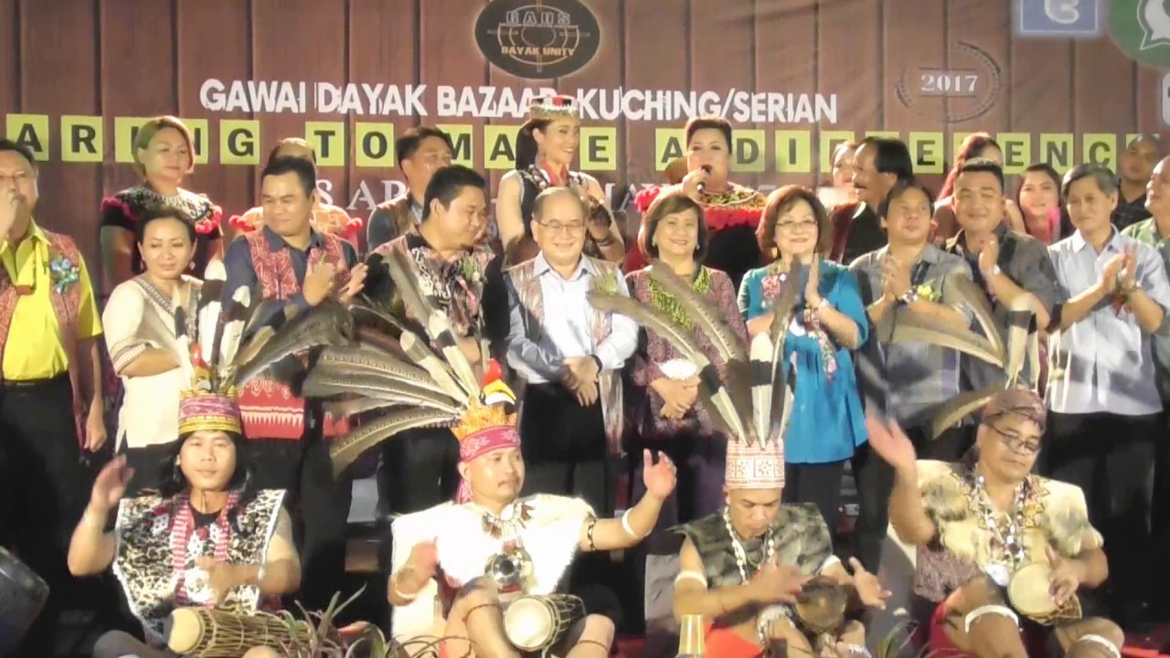 Dewi Liana Seriestha - PUTRI DAYAK