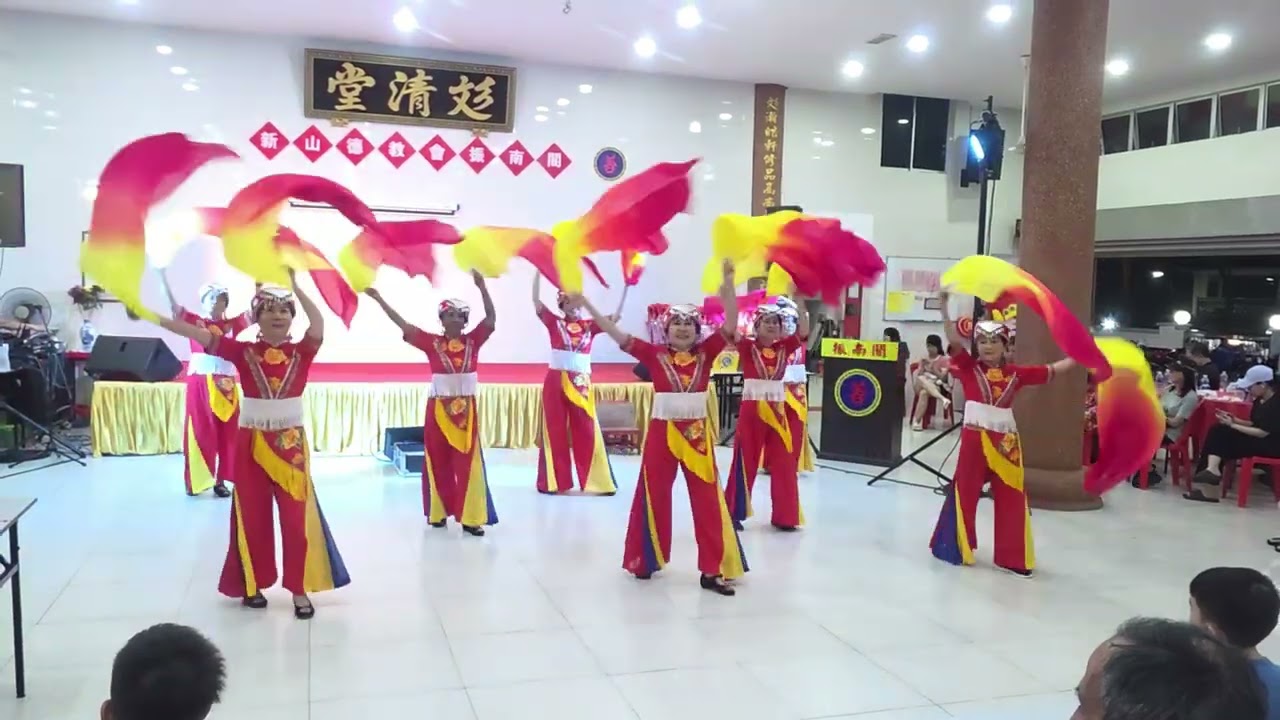 3/3/2026-新山德教会振南阁-农历丙午(马年)正月十五-举行元宵新春团拜-小种子慈善舞蹈团队献上4首年节喜庆舞蹈-(财神爺爺送元宝)-长扇-编舞-Lisa Mah