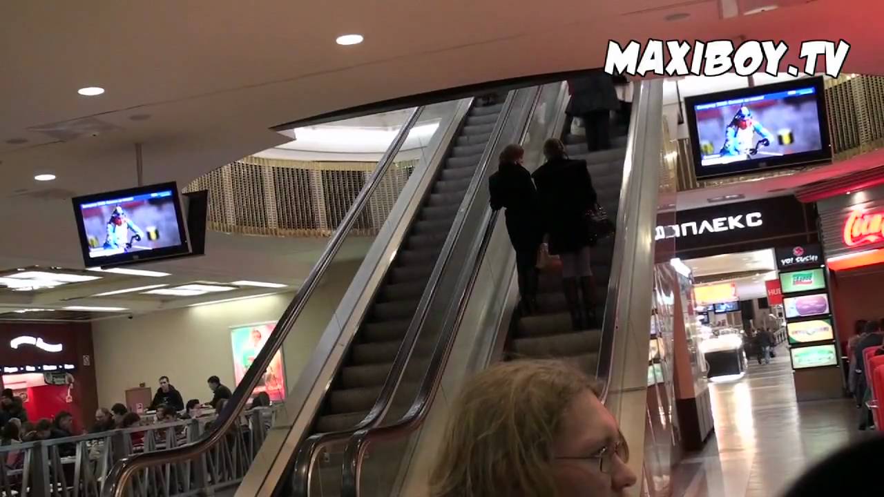 Maxiboy: Найти компанию для подъёма на эскалаторе