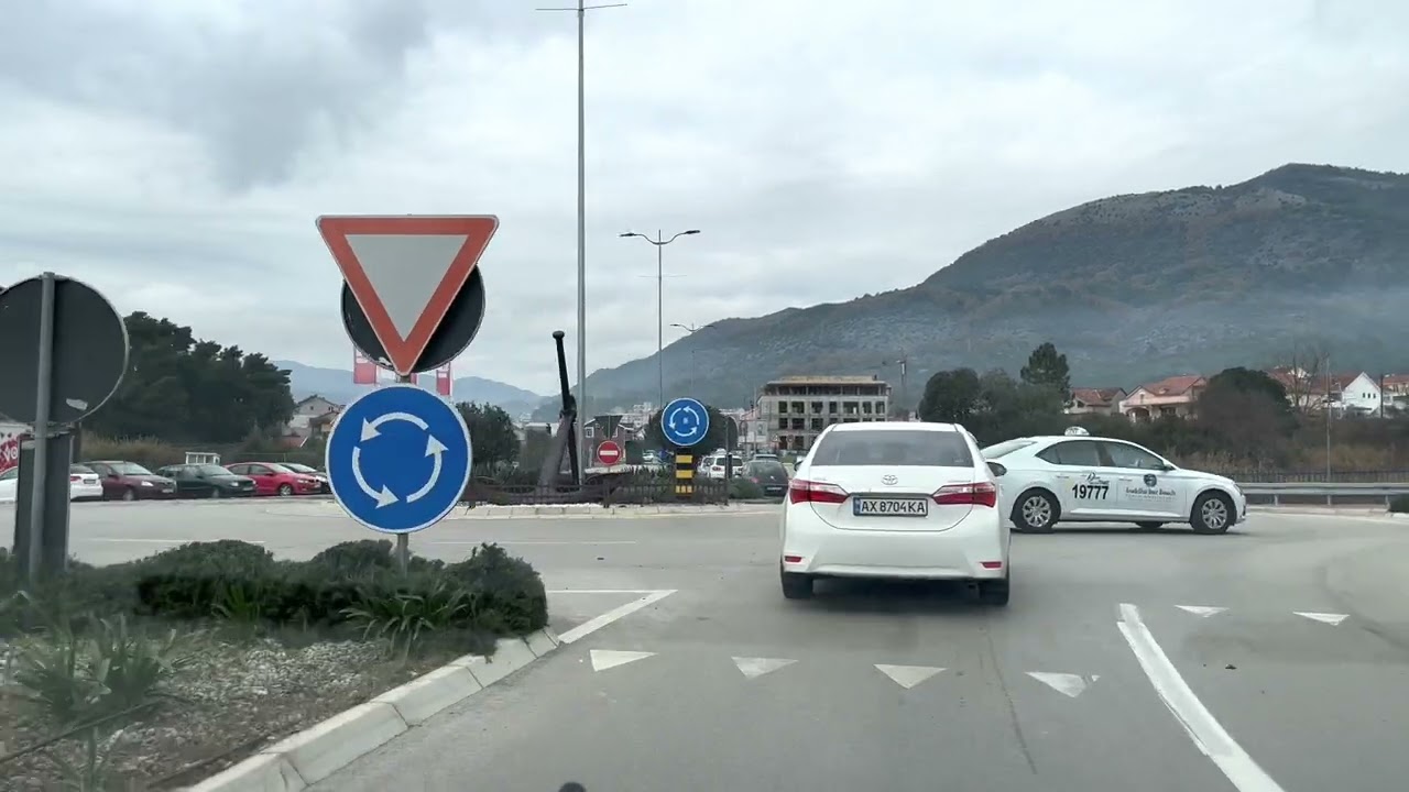 Driving to Tivat Airport and Tivat city Montenegro, in 4k HDR - Vožnja pored aerodroma ka Tivtu