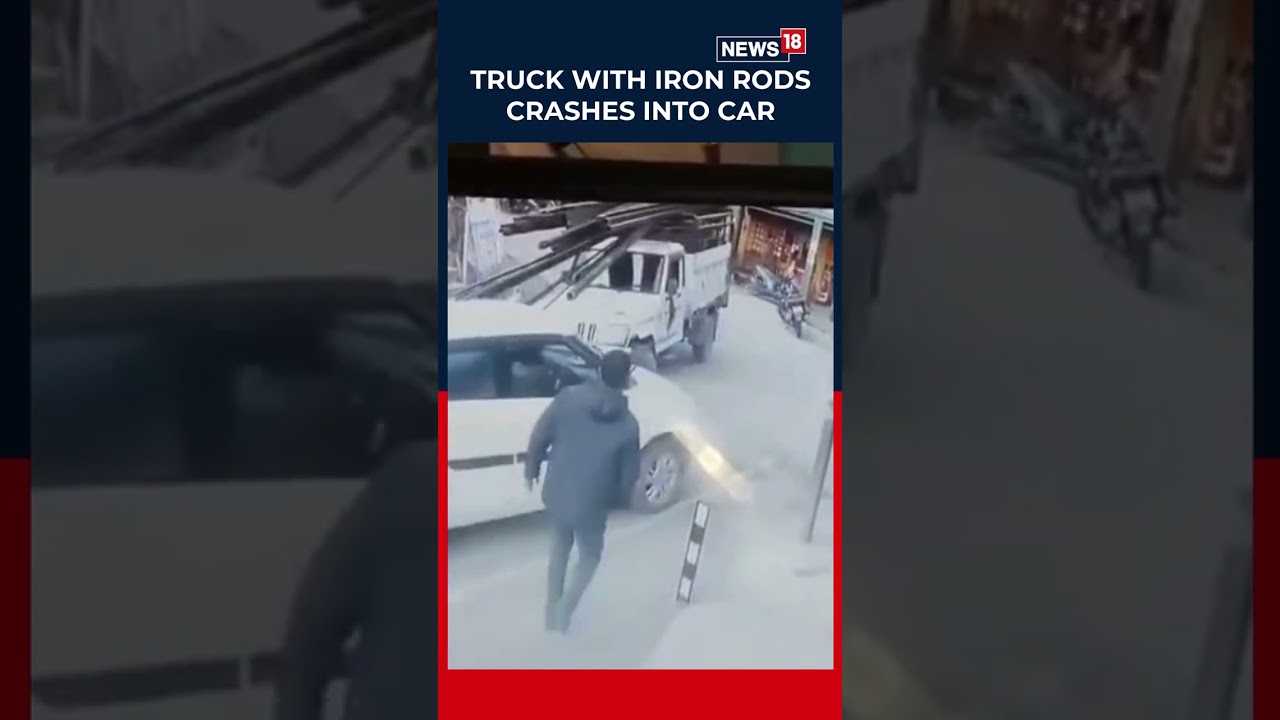Dehradun Pickup Crash: Iron Rods Vehicle Collides With Parked Car In Tiuni Market | Tragic | N18S