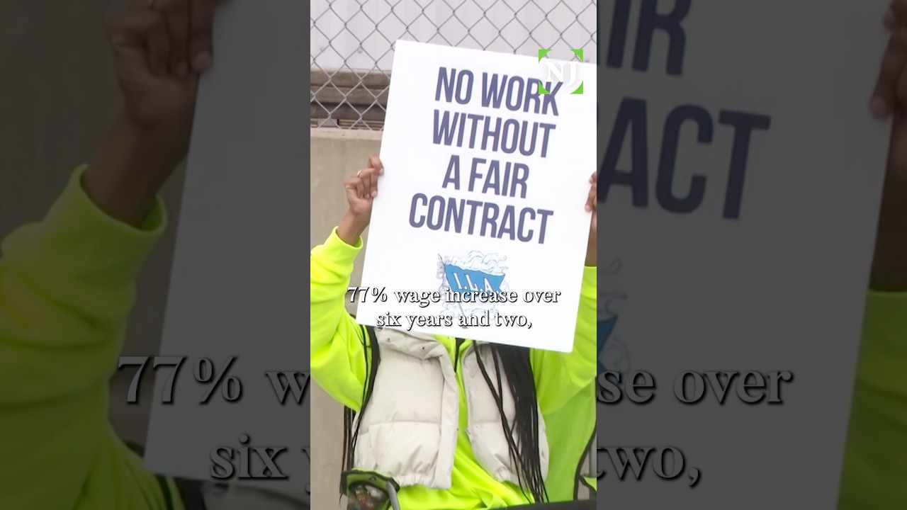 Port workers along the East and Gulf coasts enter the second day of a historic strike #shorts