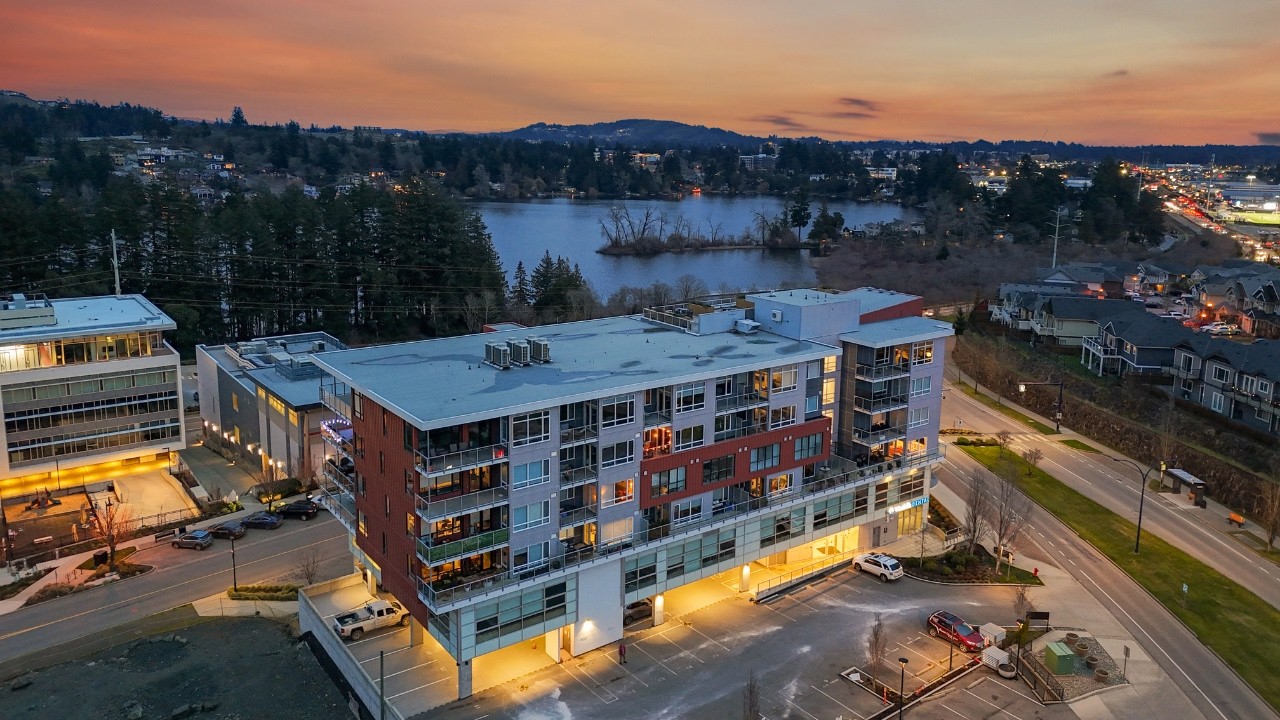 Langford Lake Views 🌊 | 2 Bed, 2 Bath in Westhills (Victoria, BC)