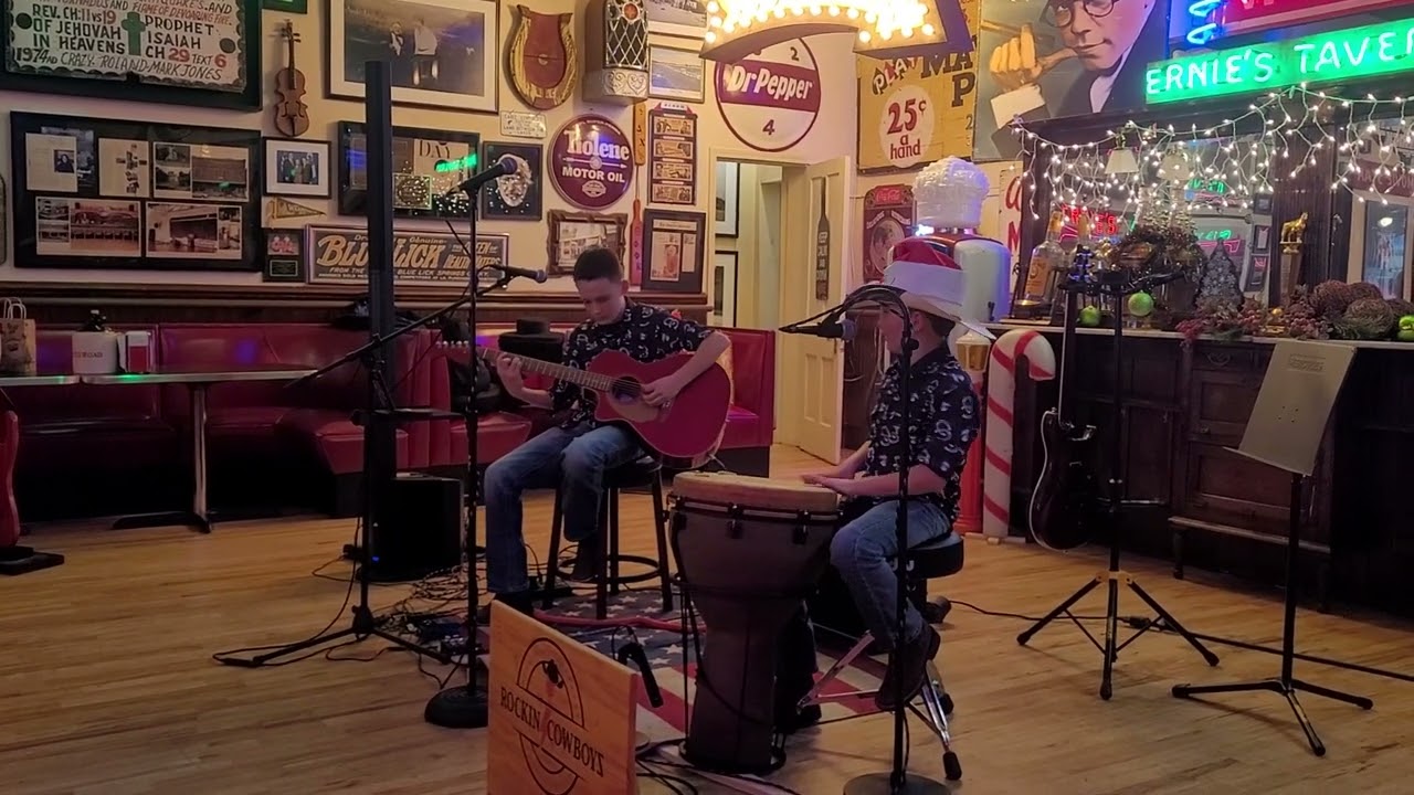Rockin Cowboyz acoustic @erniestavern Bloomfield Ky