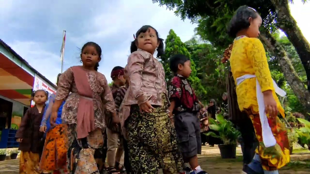 Peringatan hari sumpah pemuda 28 Oktober 2022 TK THEOBROMA Bangelan