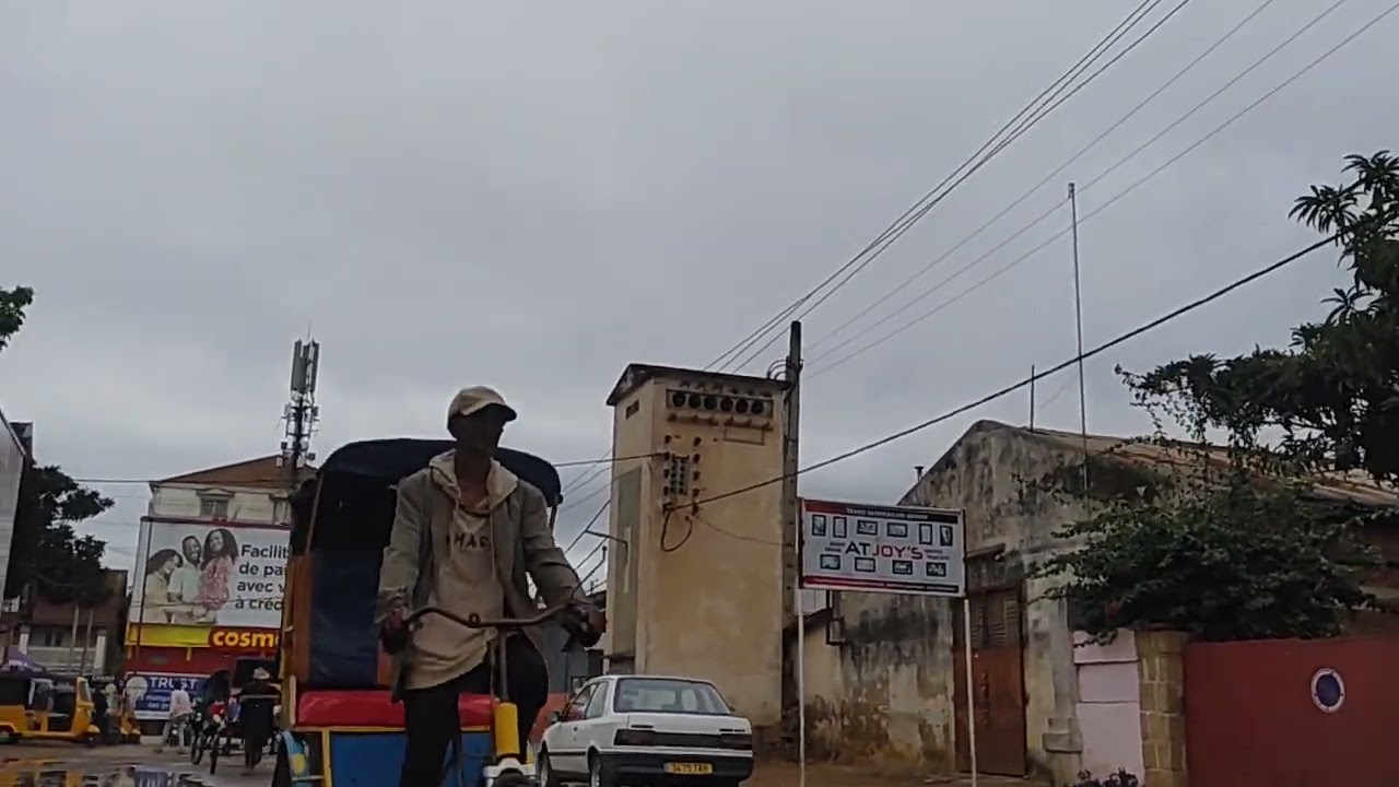 Tsarasaotra by Super U Antsenakely to Zaodahy - Walking streets view of Antsirabe Madagascar 