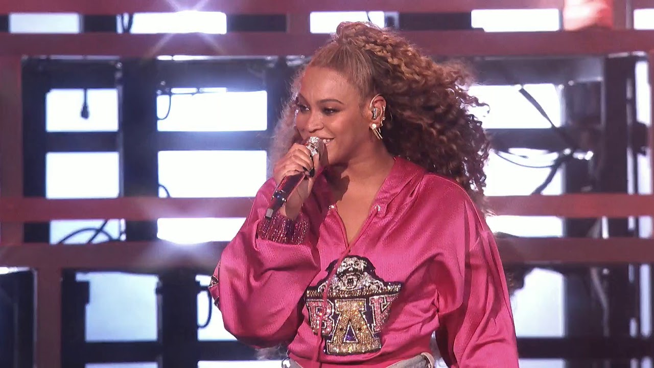Beyonc&eacute;- Bow Down HOMECOMING (HQ)