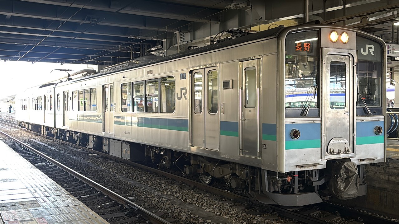 普通長野行き　E127系　松本を出発！