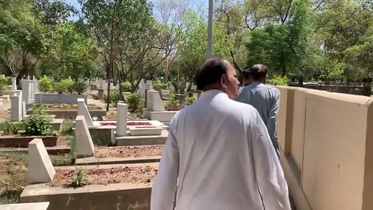Muslim & Christian Graveyard together in Pakistan