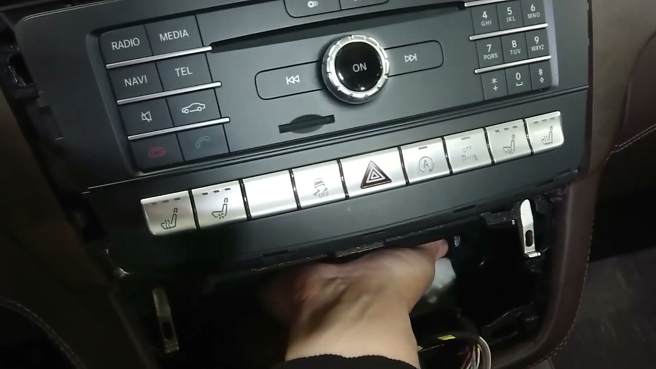 Как снять радио Comand  Mercedes-Benz W166 кузов GLS Klass