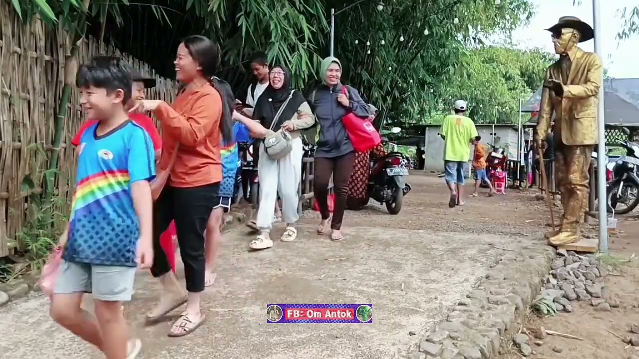 KAGET BIKIN NGAKAK. PRANK PATUNG HIDUP, HUMAN STATUE.