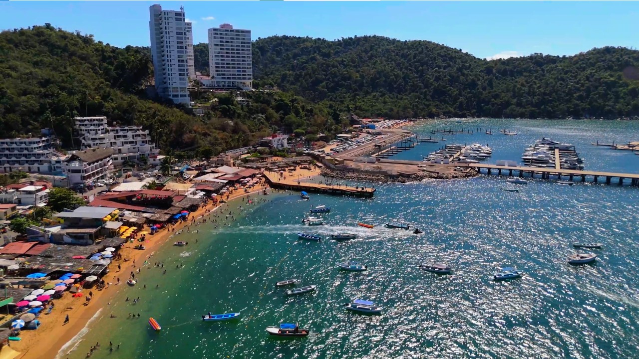 Playa llena en Acapulco ¿Qué encontré en Puerto Marques?