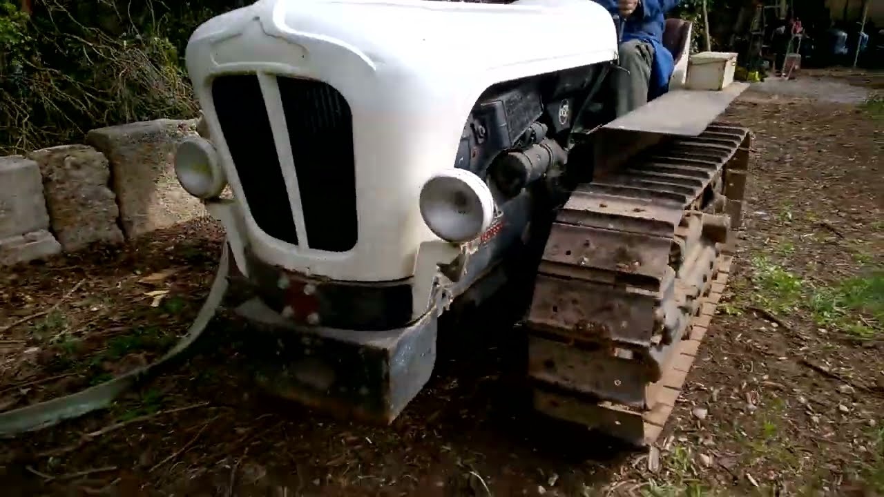 Lamborghini 4C  tracteur à chenilles
