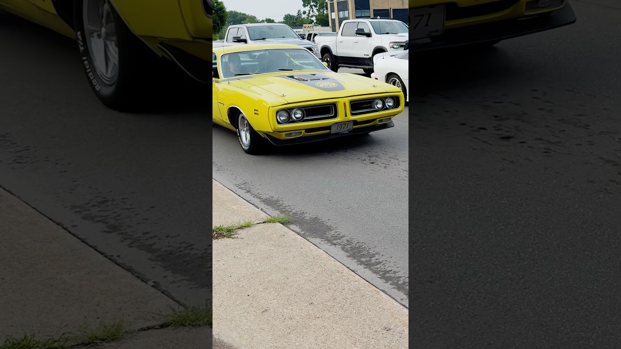 1971 Dodge Charger Super Bee classic car drive by engine sound at Woodward dream cruise Michigan