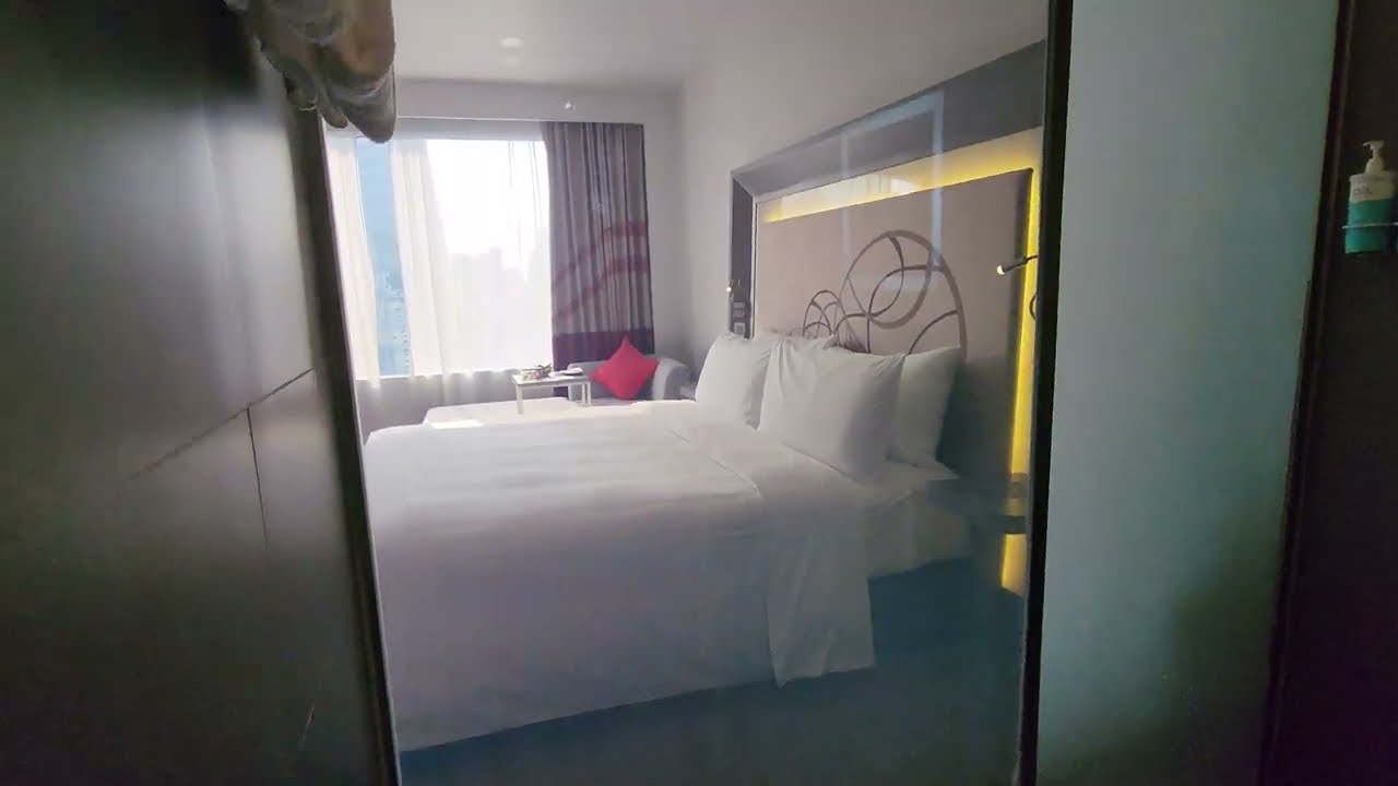 Premier King Room Four Points by Sheraton Bangkok Ploenchit โฟร์พอยต์ บาย เชอราตัน เพลินจิต Thailand