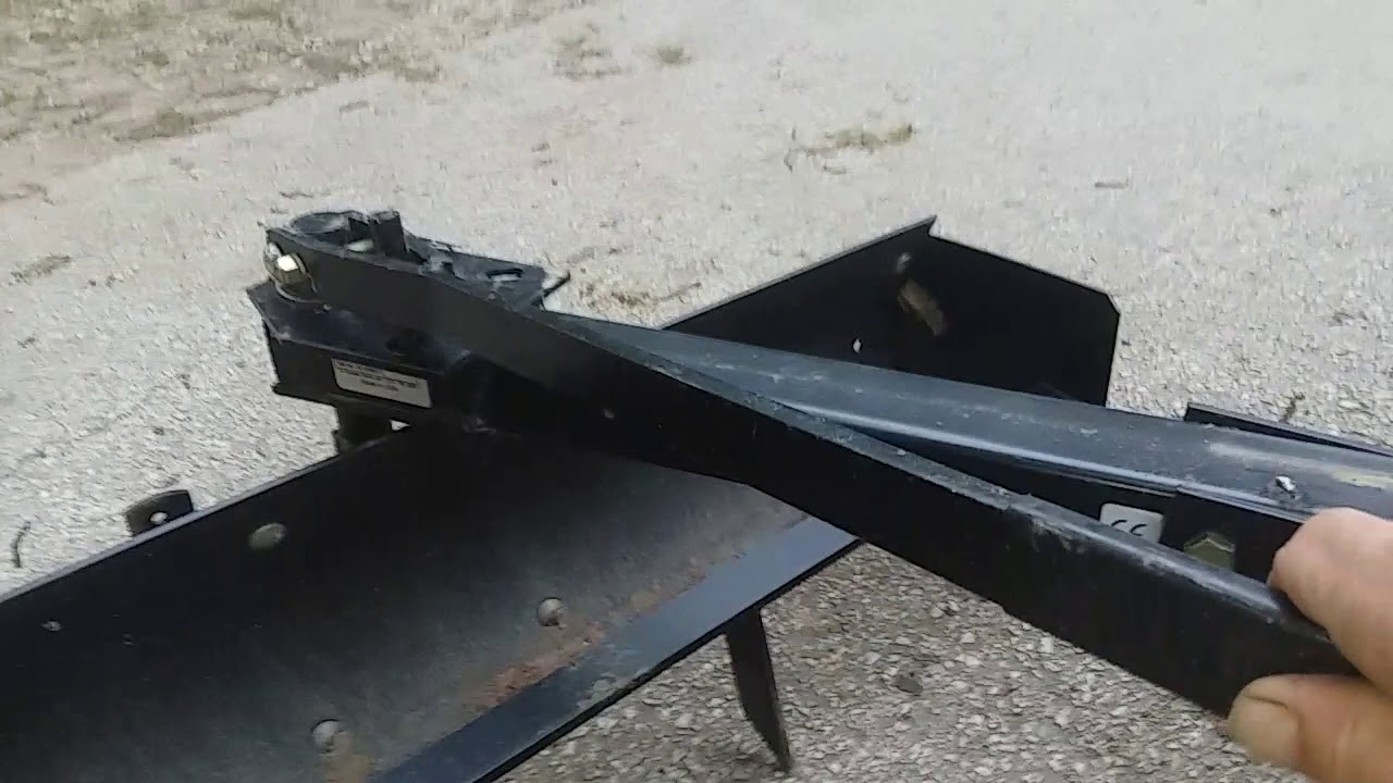 Cub Cadet xt1 с рукавной сцепкой и скребком для ящиков