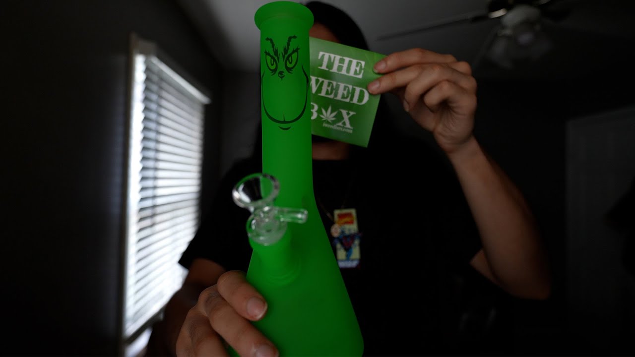THE GRINCH BONG THAT STOLE CHRISTMAS (THE WEED BOX DECEMBER 2023)
