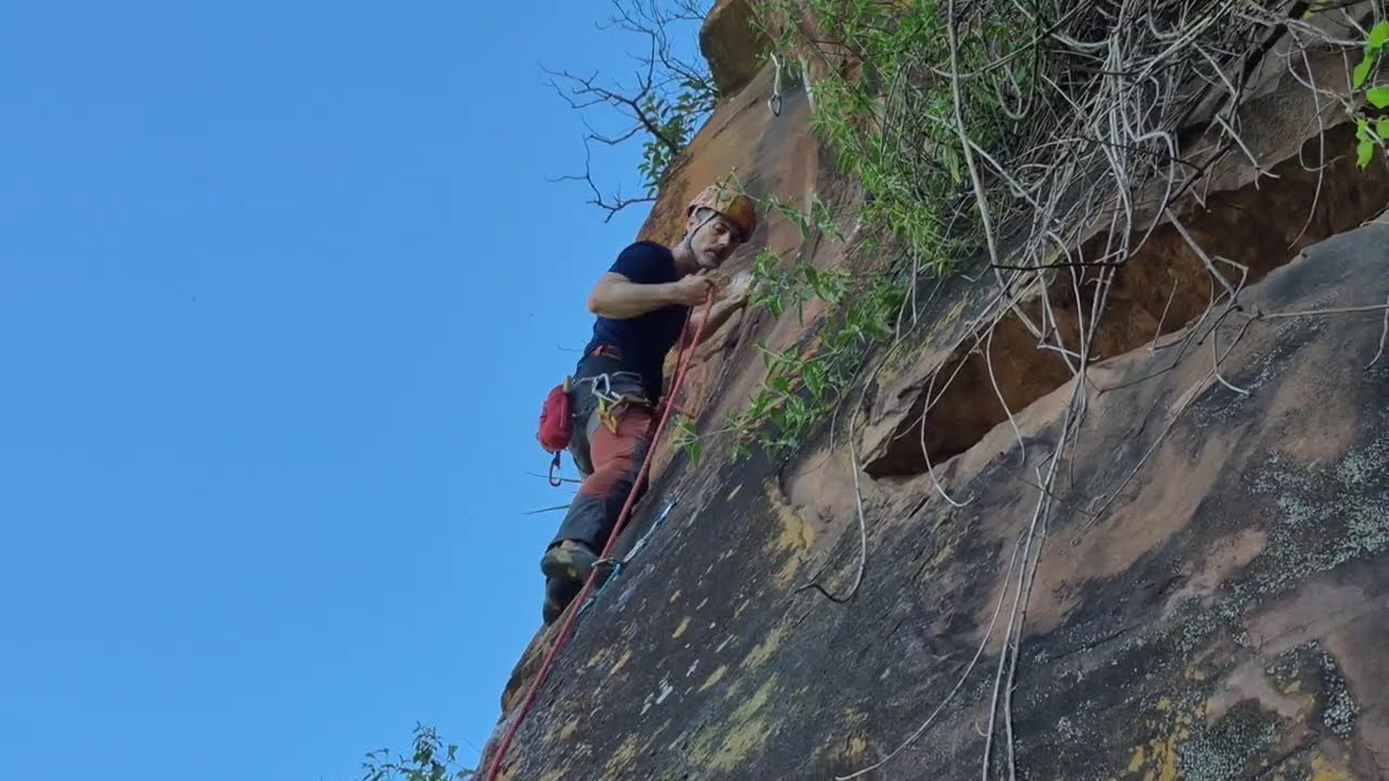Escalada no Pico do Mané, Ruben escalando a Via PugliRocks, VI grau.