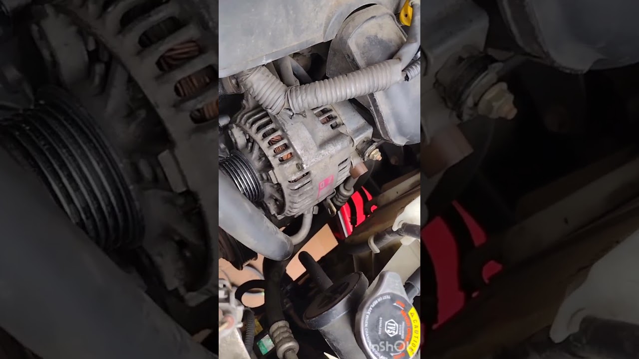 Cómo cambiar el alternador y bomba de agua Toyota Corolla 2003-2008