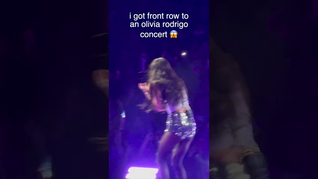 SHE GOT SO CLOSE UP TO ME. BEST CONCERT EVER.