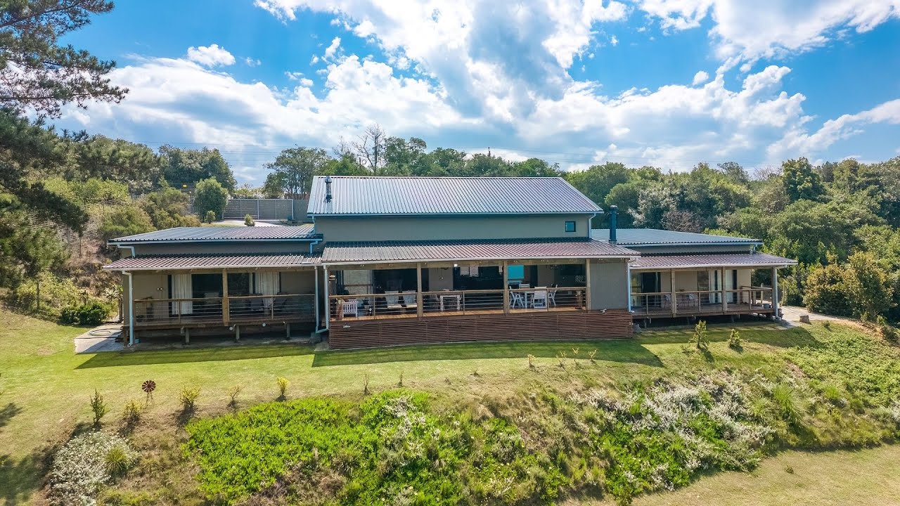 Victoria Bay Heights | 3 Bedroom | 2.5 Bathroom