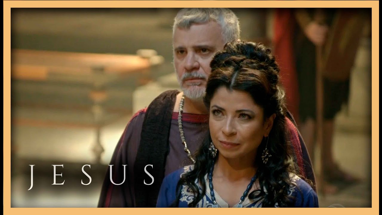 Joana convence Pilatos a ceder ao pedido dos rebeldes | NOVELA JESUS