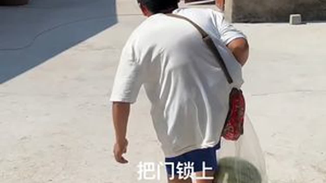 遇见个好心人，给长生剪头不要💰，好人一生平安#我的农村生活 #身残志坚