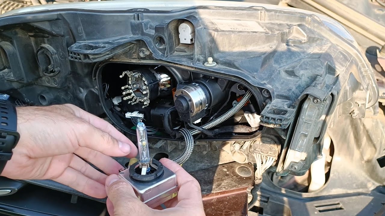 XENON bulb replacement VOLVO XC60, XC90, S60, S90, V60, V40, XC70
