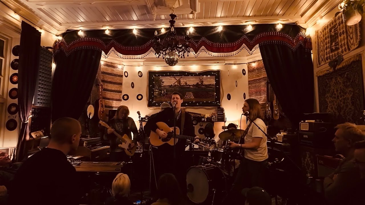 Train That Never Comes (Live from Drengestua)