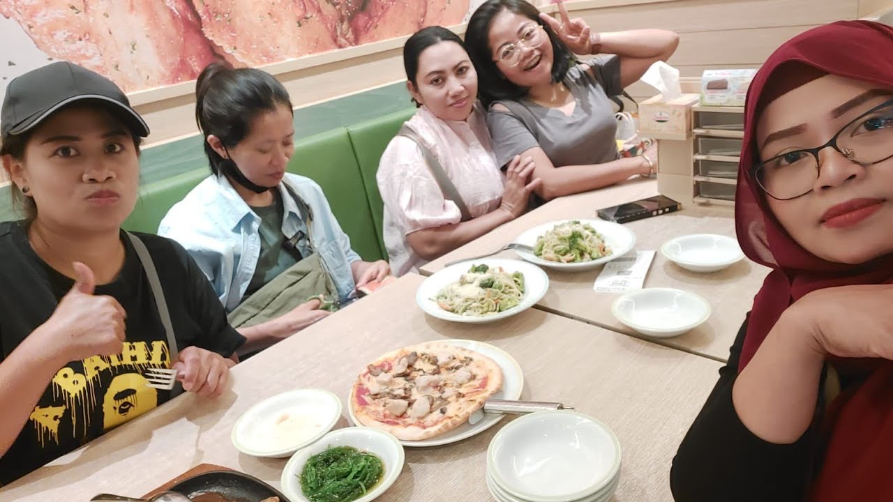 MALL DRAGON CENTER SHAMSUIPO HONGKONG DISAAT HARI MINGGU
