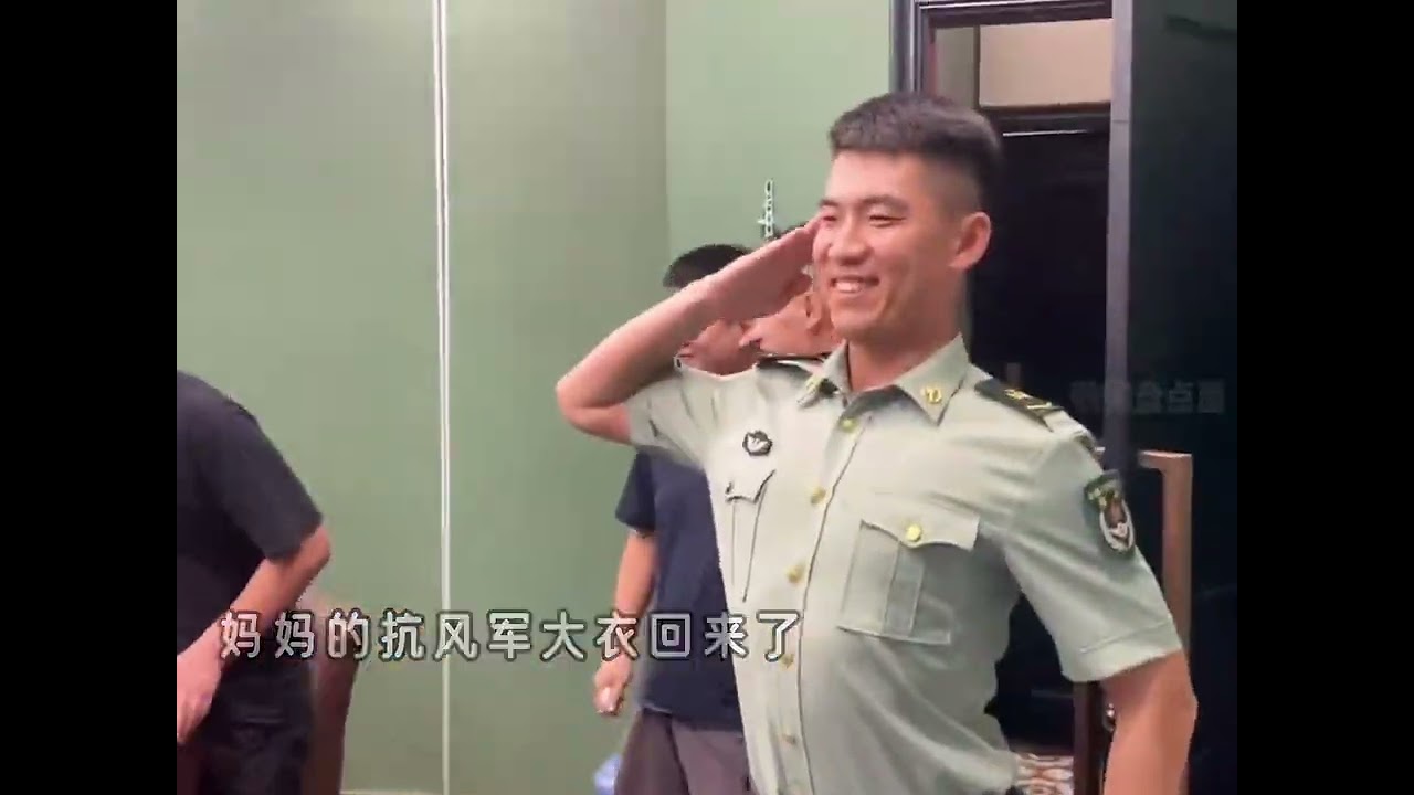 小男孩变成了男子汉，父母依旧是爱你的父母，盘点兵哥哥偷偷回家
