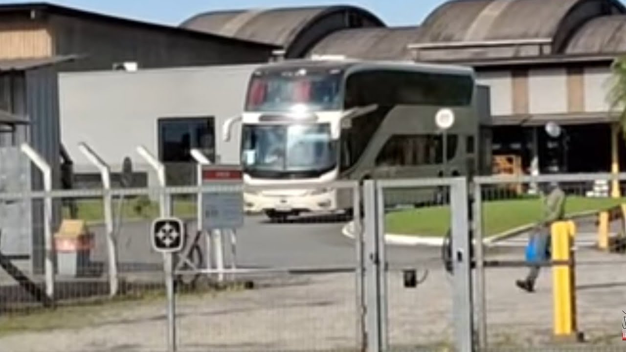 Movimento De &Ocirc;nibus Na F&aacute;brica Da Busscar Com Panor&acirc;mico DD Pra Argentina 