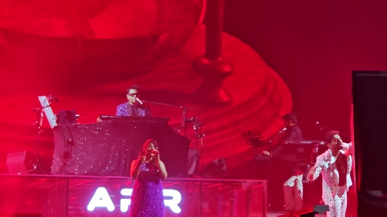 ARR Singing Kadhal Rojave in Concert 😍 Pure Emotional Vibes