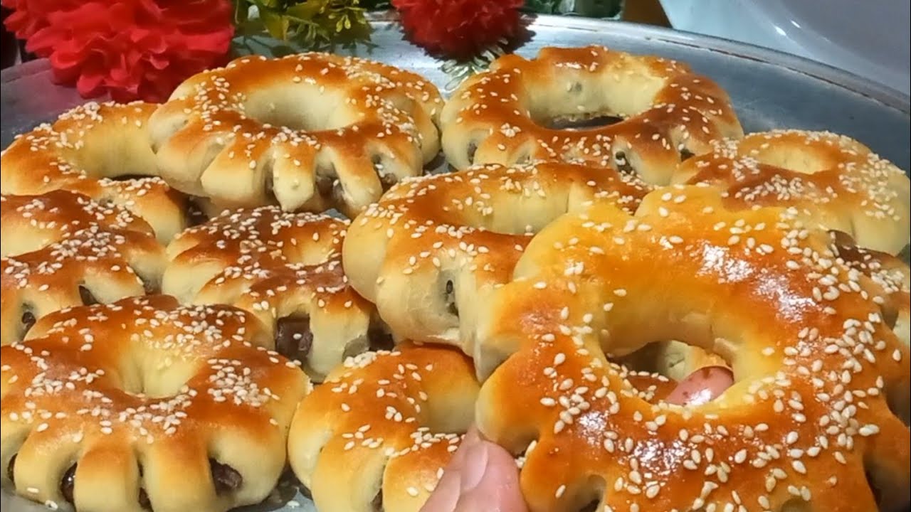 وفري فلوسك واعمليها في البيت قرص الافران بالعجوه اقتصاديه جدا بي ٣ اكوب بس من الدقيق حاجة كدة خيال