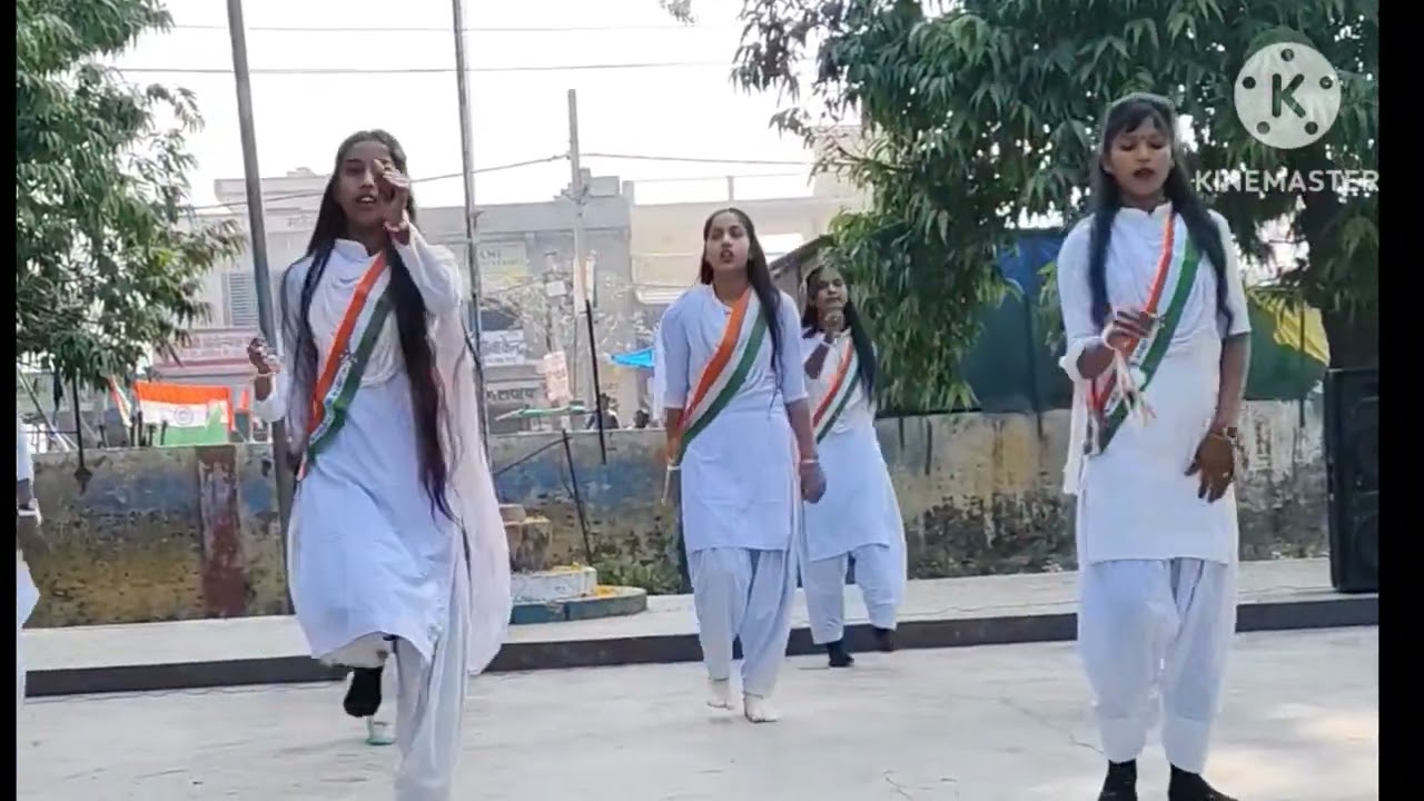 कंधों से मिलते हैं..