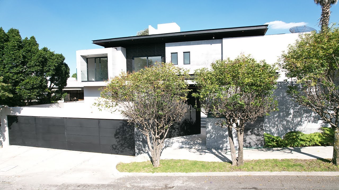 Casa en Venta en Bosques de las Lomas en la calle de Mangles